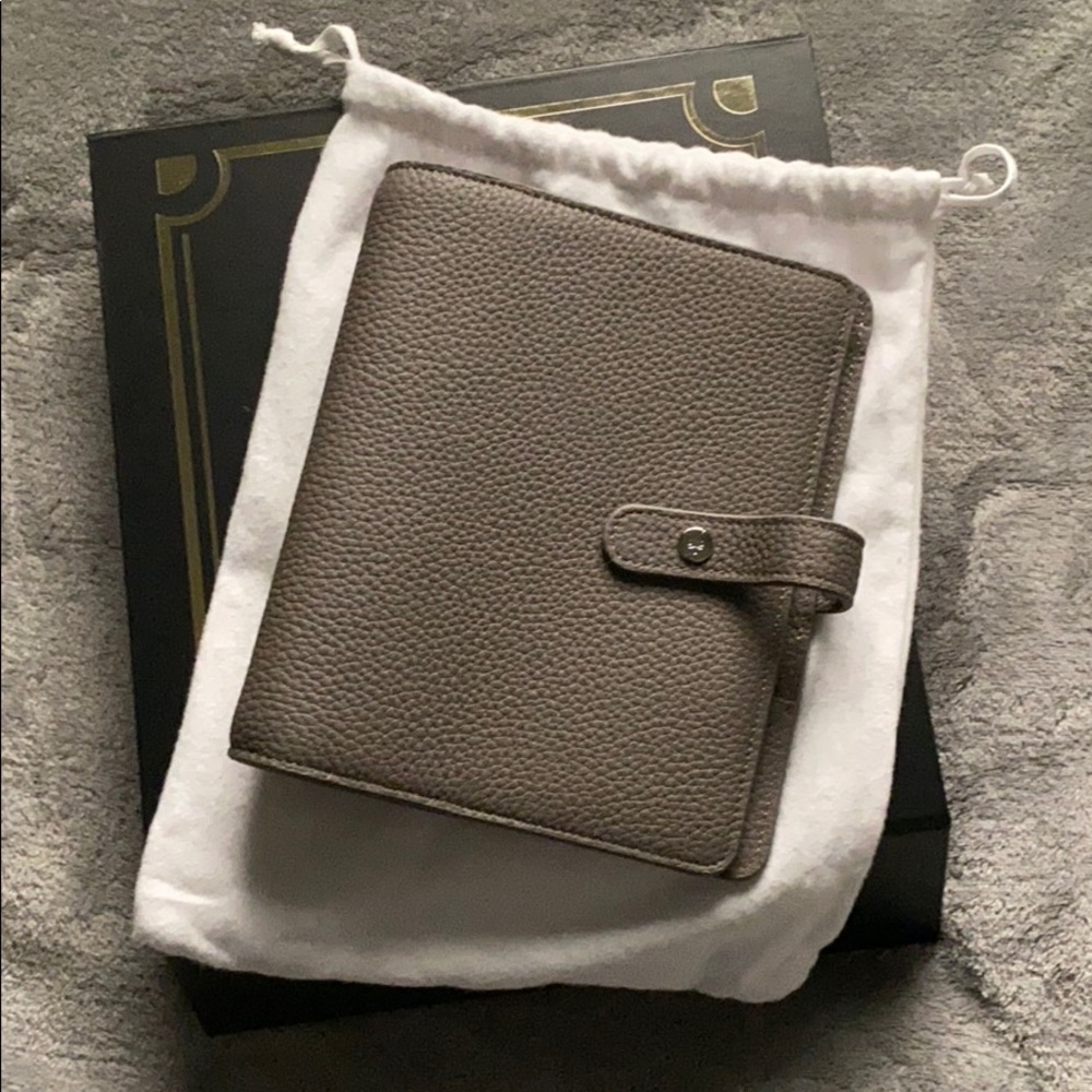 Aura Estelle A6 agenda w/ silver rings.